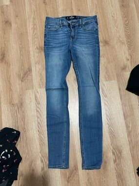 Hollister Women's Skinny Jeans in Medium Blue Wash
